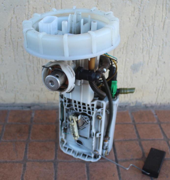 Audi A4 B6 2000-2004 sedan 2.0 FSI petrol MT 110 kW 2004 Palivové čerpadlo 8E0919051M