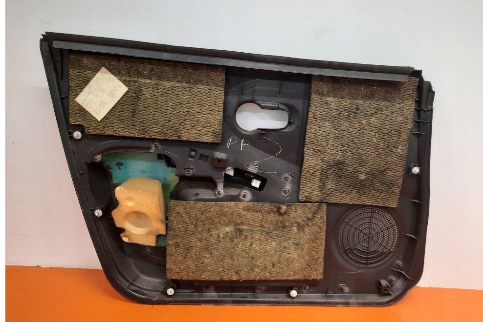 Nissan Micra K12 2003-2010 hatchback 1.2 16v petrol MT 48 kW 2006 Tapacír dverí predný pravý 5-dverovy