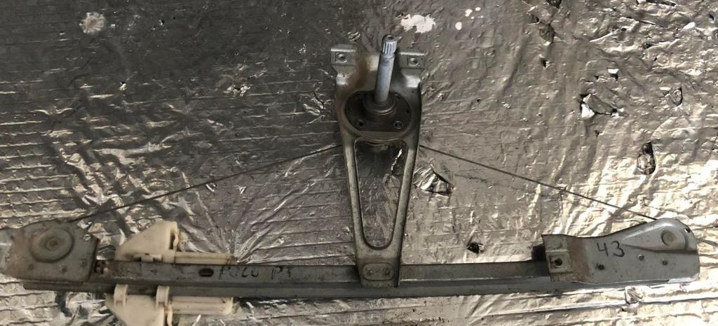 Volkswagen Polo III 6N 1994-2001 hatchback 1.0 petrol MT 37 kW 2000  Mechanizmus sťahovania okna zadný pravý 6N4839402