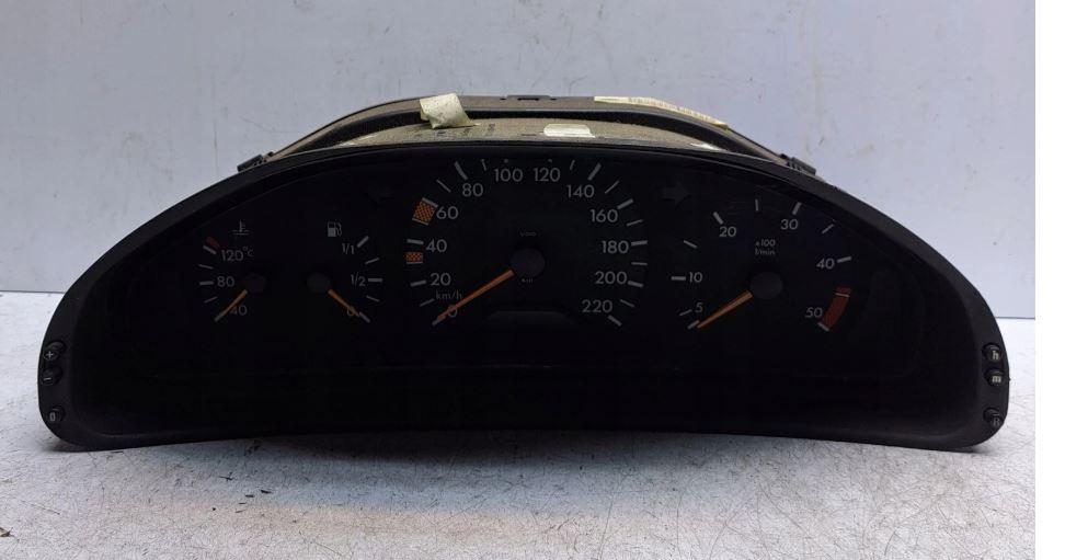 Mercedes E W210 1995-2002 combi 2.9 TD diesel AT 95 kW 1996  Prístrojová doska 2105401248