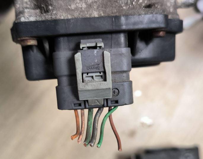 Renault Laguna II 2001-2007 combi 2.0 T petrol F4K MT 125 kW 2006  Škrtiaca klapka 8200243886