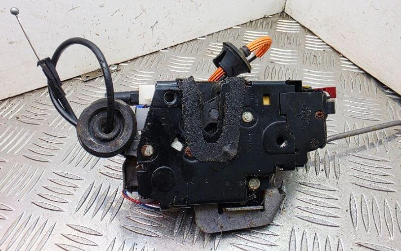 Audi A8 D3 2002-2009 sedan 4.2 TDI diesel AT 240 kW 2005  Zámok dverí predný pravý 4E1837016A