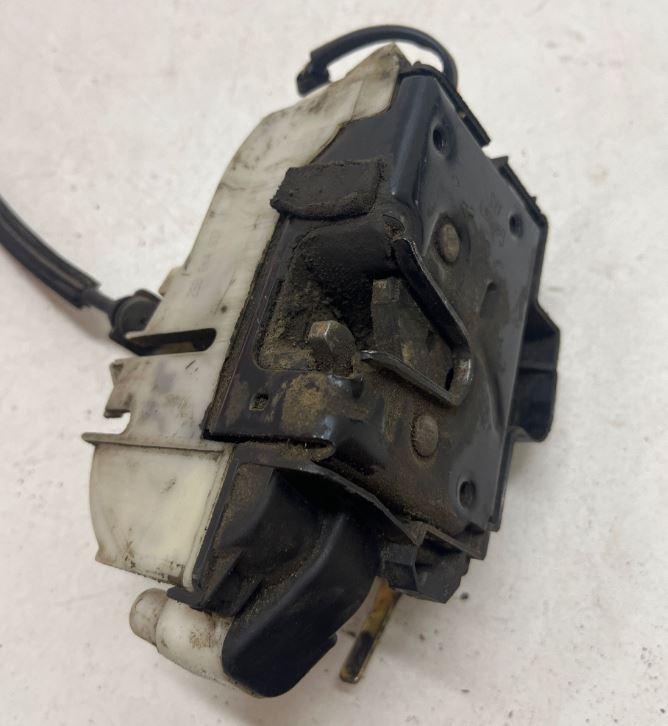 Seat Ibiza II 6K 1993-2002 hatchback 1.9 TDI diesel MT 66 kW 2001  Zámok dverí predný ľavý 6K4837015D