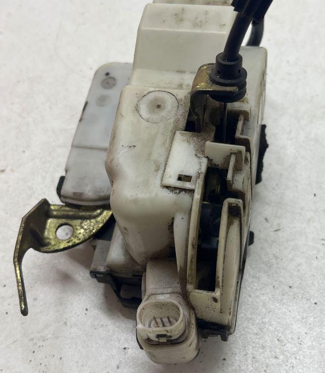 Seat Ibiza II 6K 1993-2002 hatchback 1.9 TDI diesel MT 66 kW 2001  Zámok dverí predný ľavý 6K4837015D