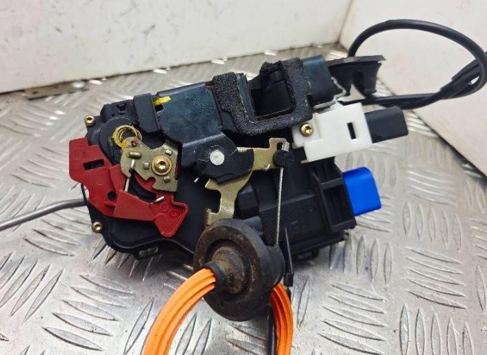 Audi A8 D3 2002-2009 sedan 4.2 TDI diesel AT 240 kW 2005  Zámok dverí predný pravý 4E1837016A