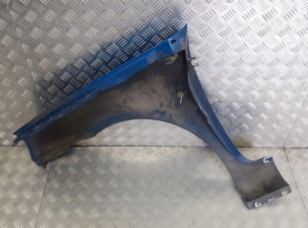 Renault Clio II 1998-2012 hatchback 1.2 petrol MT 43 kW 1998  Blatník predný pravý