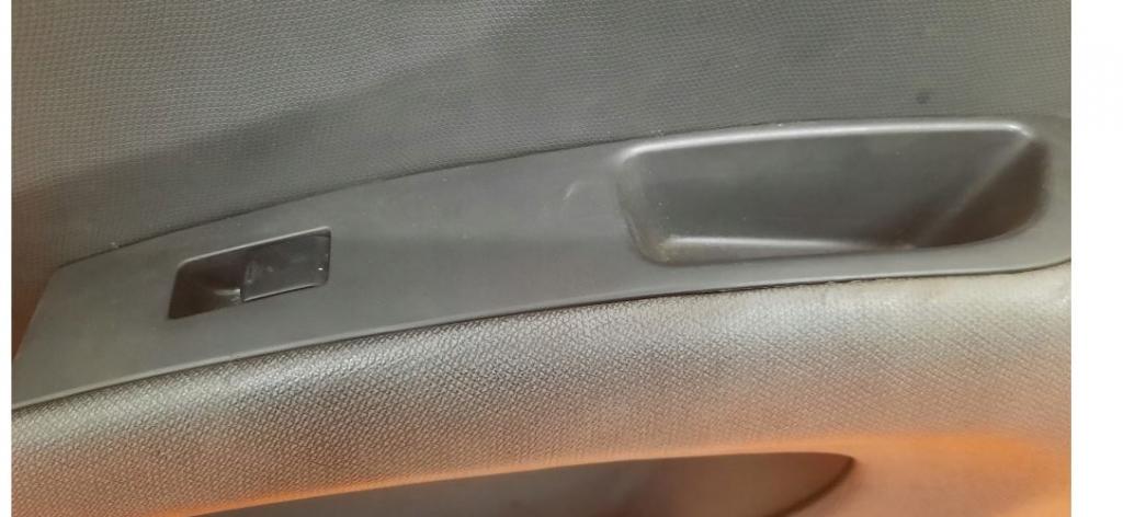 Nissan Micra K12 2003-2010 hatchback 1.2 16v petrol MT 48 kW 2006 Tapacír dverí predný pravý 5-dverovy