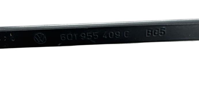 Volkswagen Polo IV 9N 2001-2009 hatchback 1.2 12v petrol MT 47 kW 2001  Rameno stierača predné ľavé 6Q1955409C