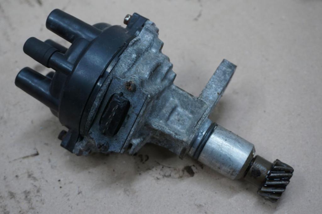 Suzuki Vitara I 1988-1998 hatchback 1.6 petrol MT 60 kW 1990  Rozdeľovač