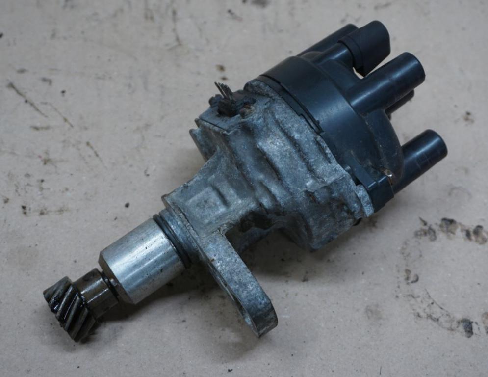 Suzuki Vitara I 1988-1998 hatchback 1.6 petrol MT 60 kW 1990  Rozdeľovač