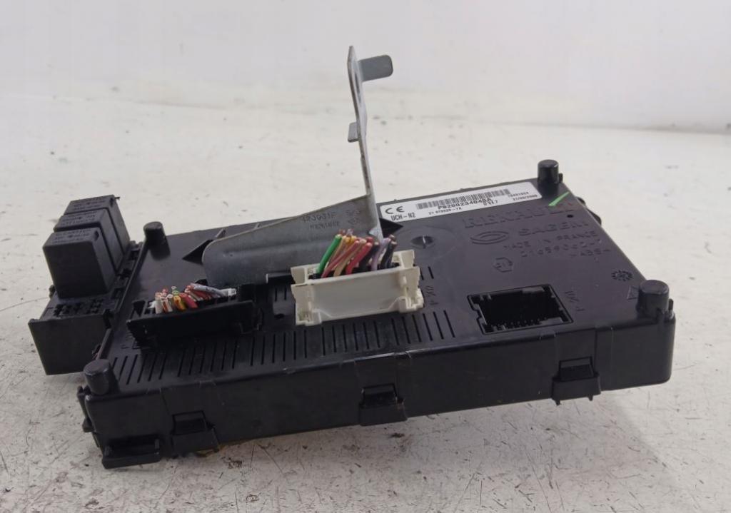 Renault Clio II 1998-2012 hatchback 1.5 DCI diesel MT 60 kW 2003  Poistková skrinka P8200234045A