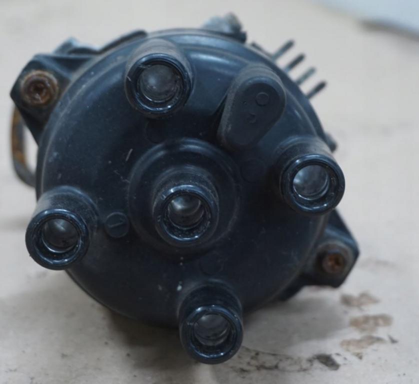 Suzuki Vitara I 1988-1998 hatchback 1.6 petrol MT 60 kW 1990  Rozdeľovač