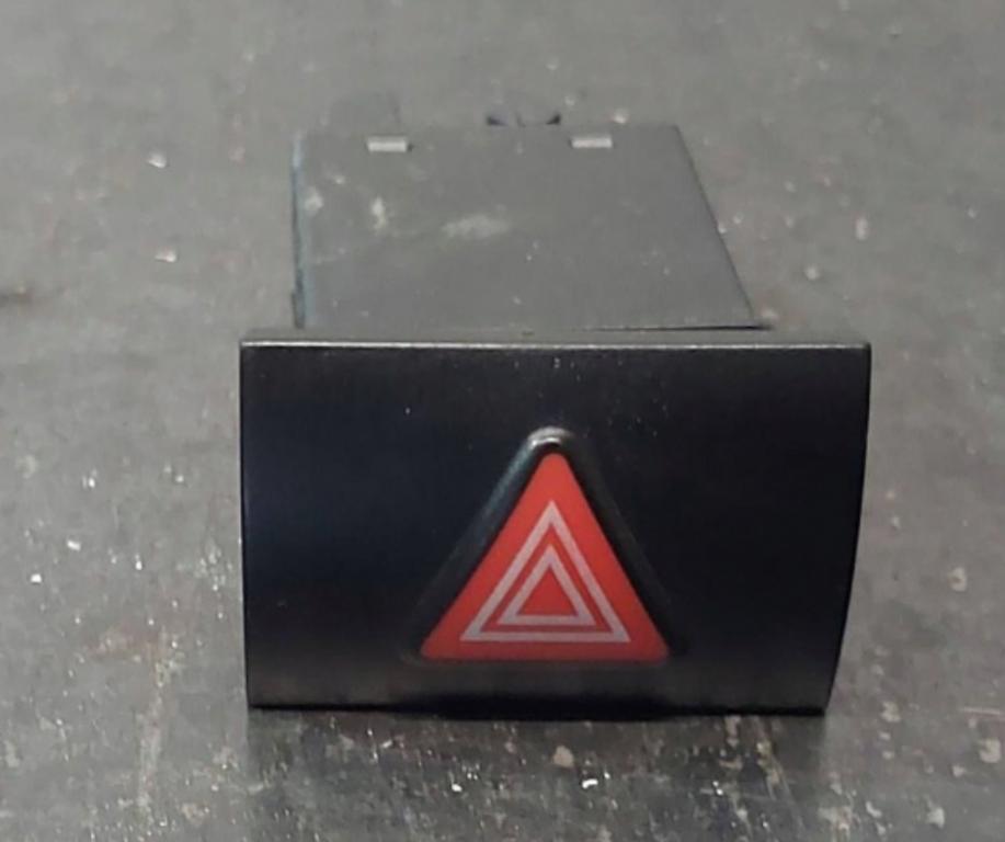 Seat Toledo II 1998-2004 sedan 1.9 TDI diesel MT 81 kW 2000  Prepínač výstražných (núdzových) svetiel 1M0941509