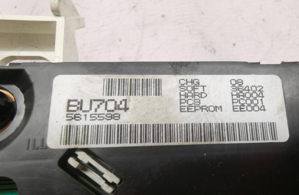 Nissan Almera tino hatchback 2004  Prístrojová doska BU704