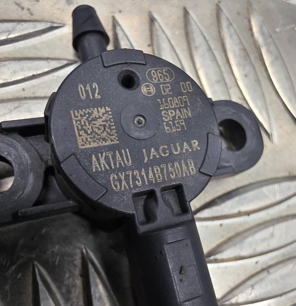 Jaguar XF II X260 2015- sedan 2.0 D diesel AT 132 kW 2018  Snímač nárazu GX7314B750AB