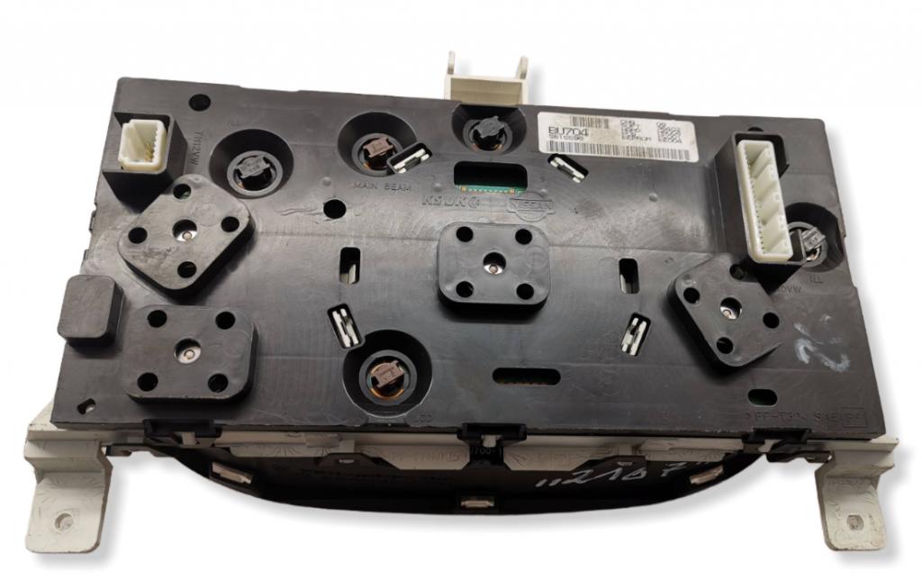 Nissan Almera tino hatchback 2004 Prístrojová doska BU704