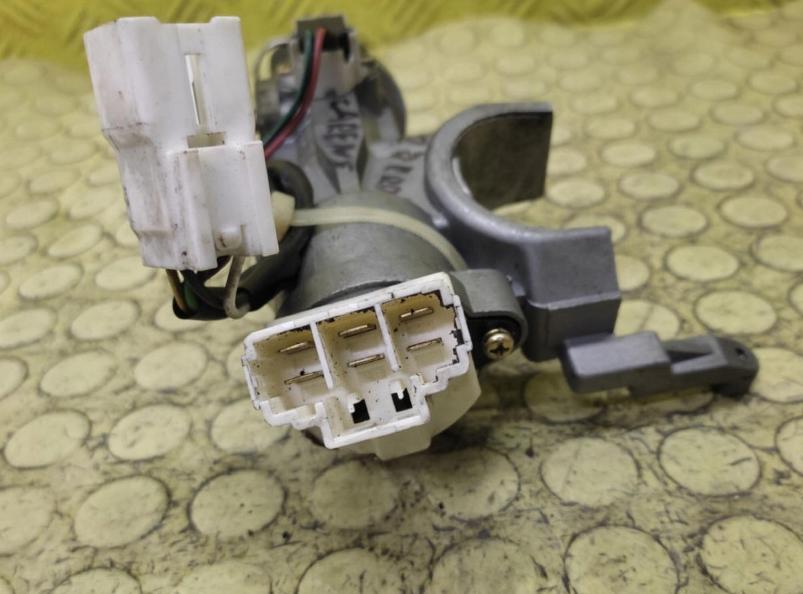 Kia Carens II 2002-2006 hatchback Spínacia skrinka 45261A