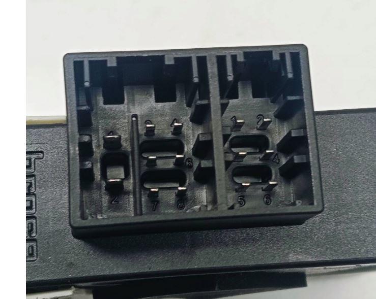 Seat Ibiza III 6L 2002-2008 hatchback 1.4 16v petrol MT 74 kW 2002  Motorček okien predný pravý 6L2959801