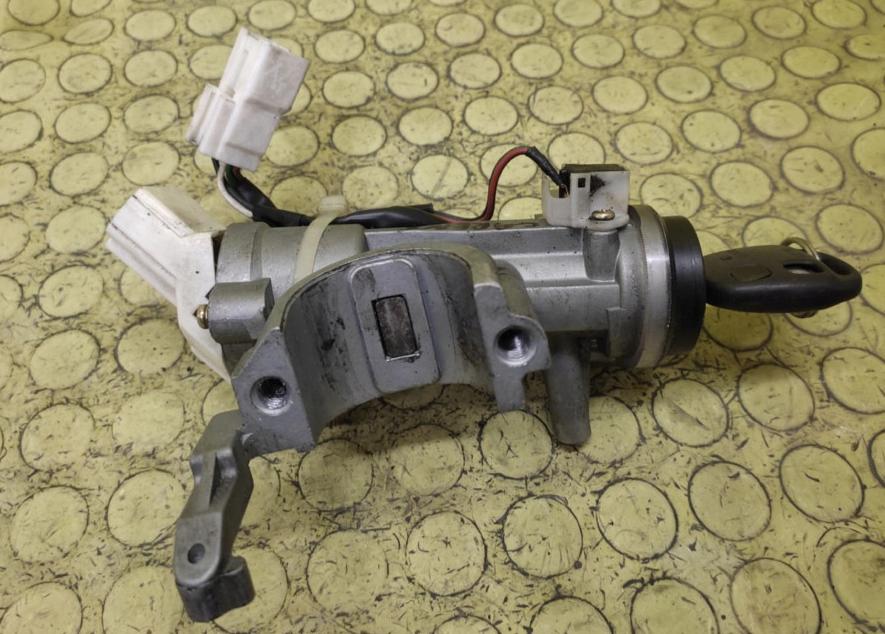 Kia Carens II 2002-2006 hatchback Spínacia skrinka 45261A