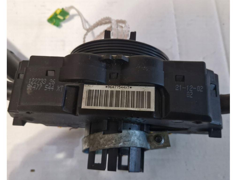 Peugeot 307 hatchback 1.4 8v petrol MT 55 kW 2003  Prepínacie páčky pod volantom 96477544XT