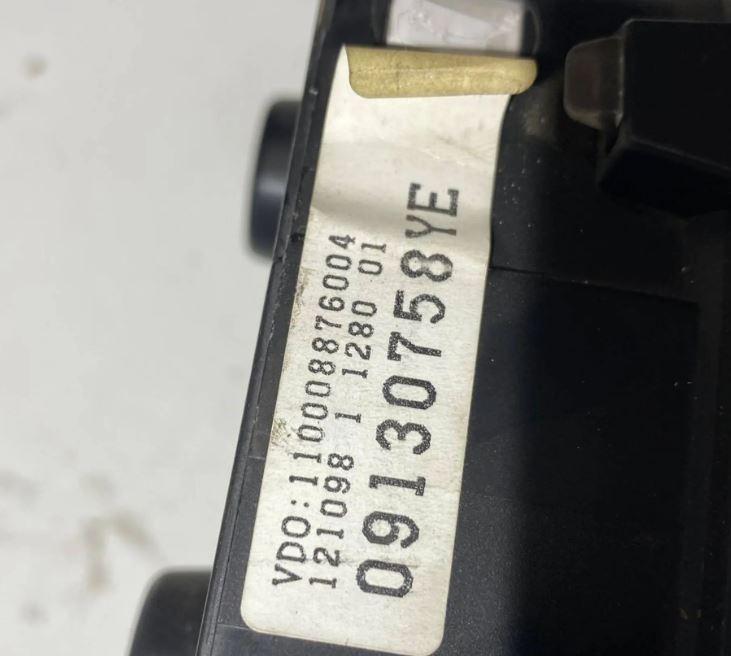 Opel Astra II 1998-2009 hatchback 1.6 petrol MT 55 kW 2000  Prístrojová doska 09130758YE 110008876004 1210981