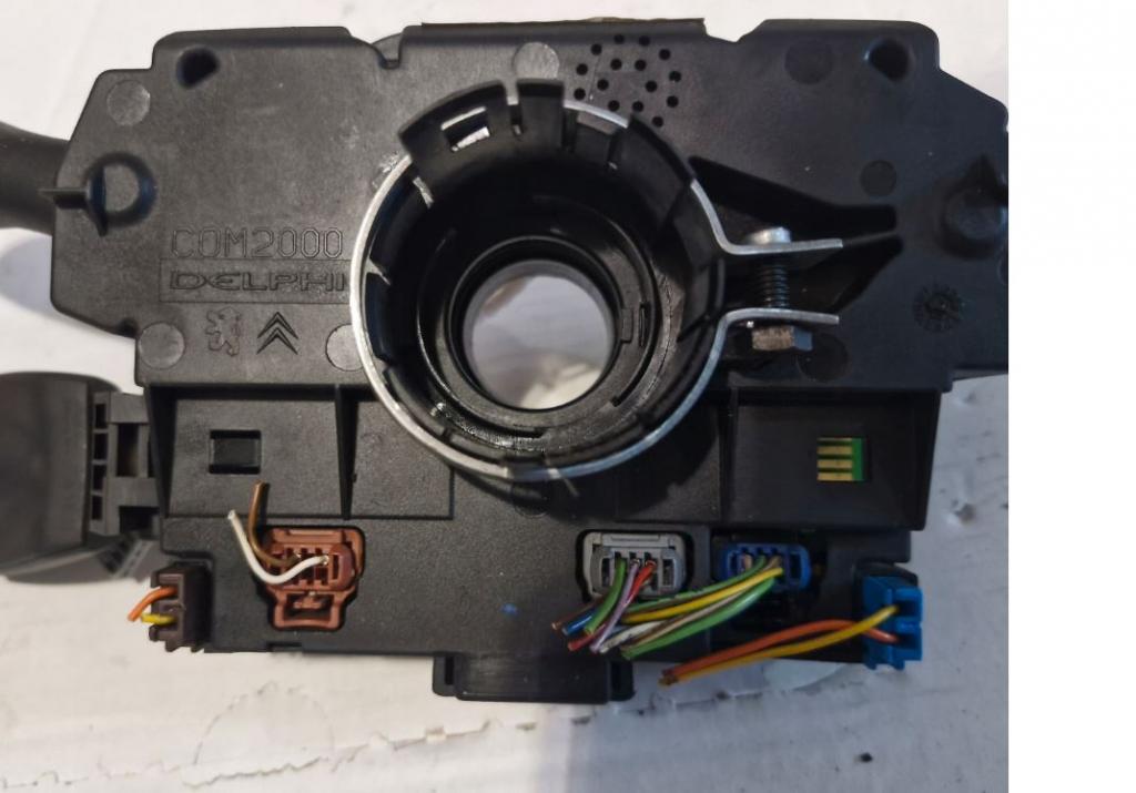 Peugeot 307 hatchback 1.4 8v petrol MT 55 kW 2003  Prepínacie páčky pod volantom 96477544XT