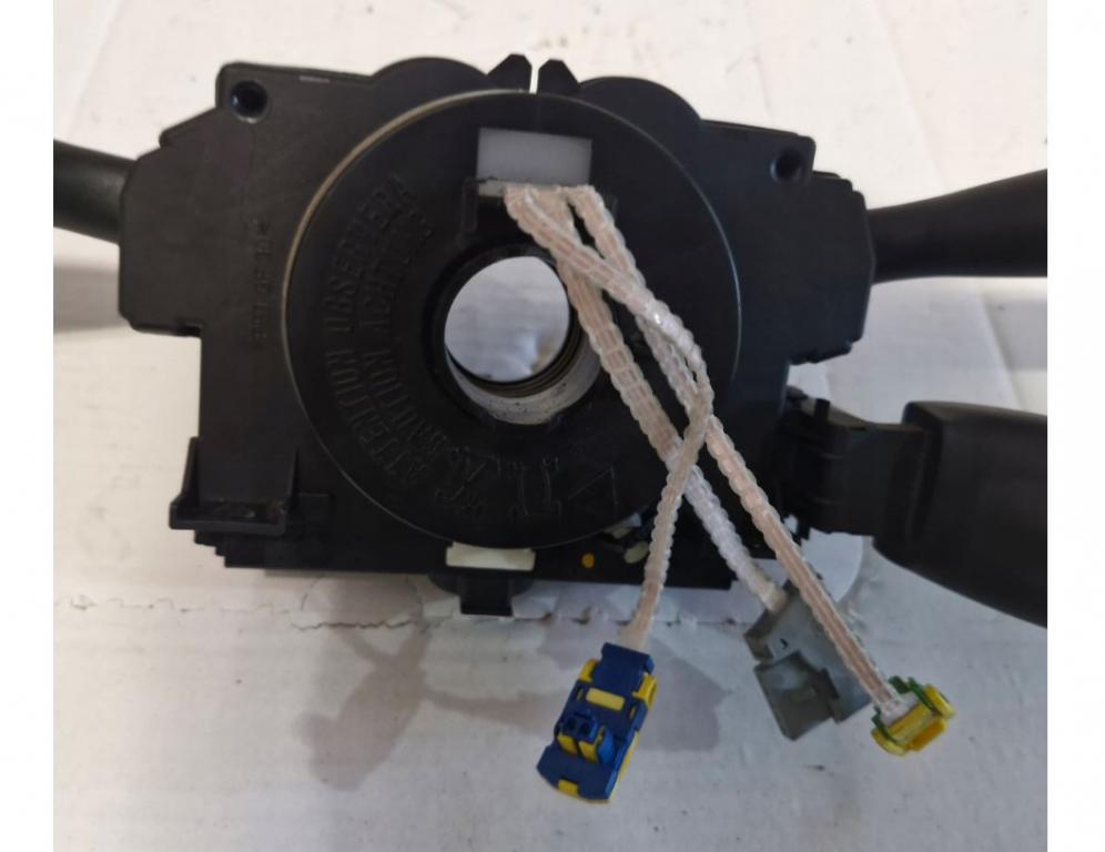 Peugeot 307 hatchback 1.4 8v petrol MT 55 kW 2003  Prepínacie páčky pod volantom 96477544XT