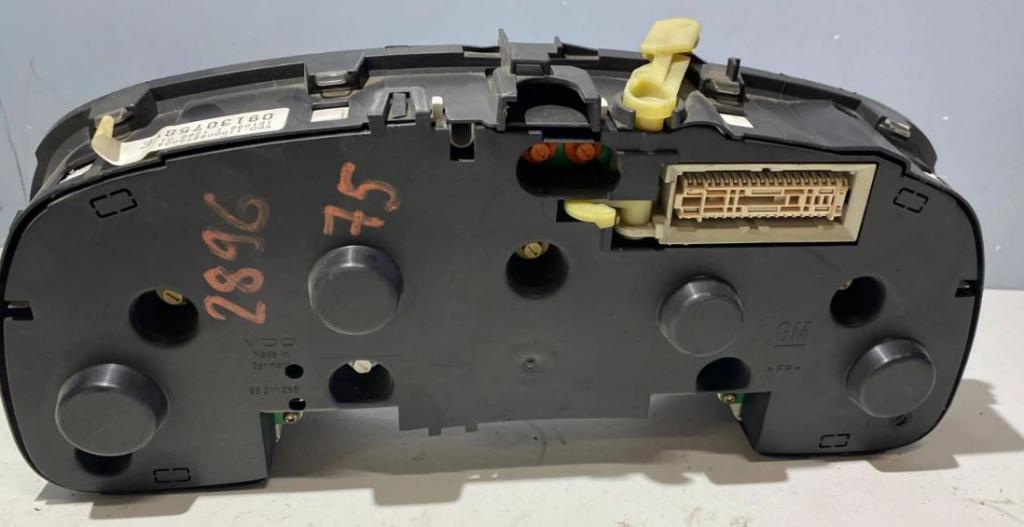 Opel Astra II 1998-2009 hatchback 1.6 petrol MT 55 kW 2000  Prístrojová doska 09130758YE 110008876004 1210981