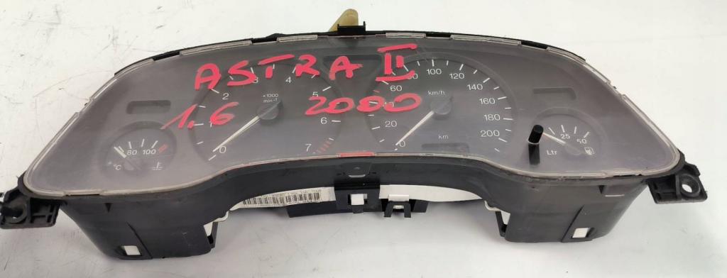 Opel Astra I 1991-2002 hatchback 1.6 petrol MT 55 kW 1998  Prístrojová doska 90561454QN