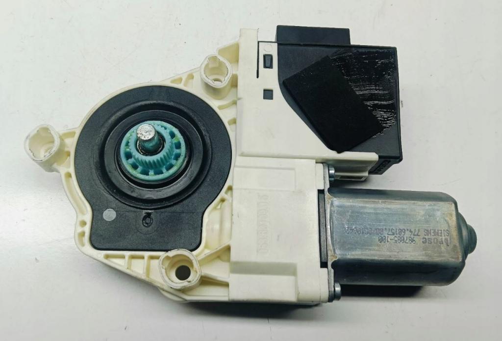 Seat Ibiza III 6L 2002-2008 hatchback 1.4 16v petrol MT 74 kW 2002  Motorček okien predný pravý 6L2959801