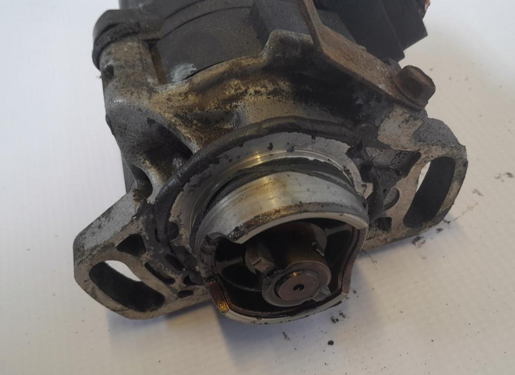 Mitsubishi Space star hatchback 1.3 16v petrol 61 kW 1999  Rozdeľovač T2T61171