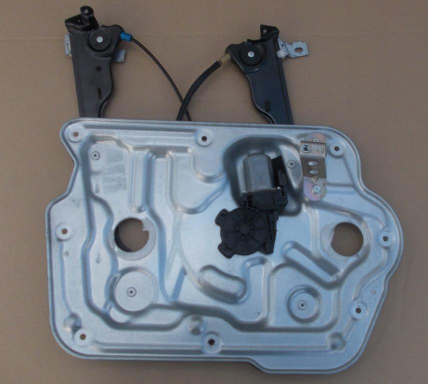 Nissan Qashqai I J10 2006-2013 hatchback  Motorček okien predný ľavý