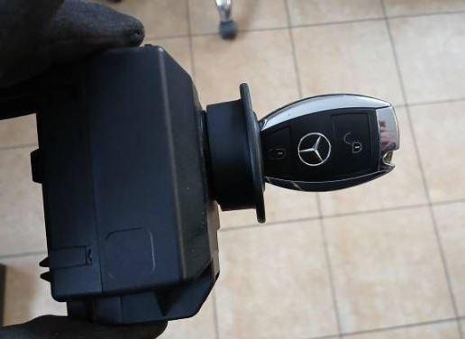 Mercedes C W204 2007-2014 combi 2.2 CDI diesel AT 125 kW 2008  Spínacia skrinka A2045451308 33003209 33003211