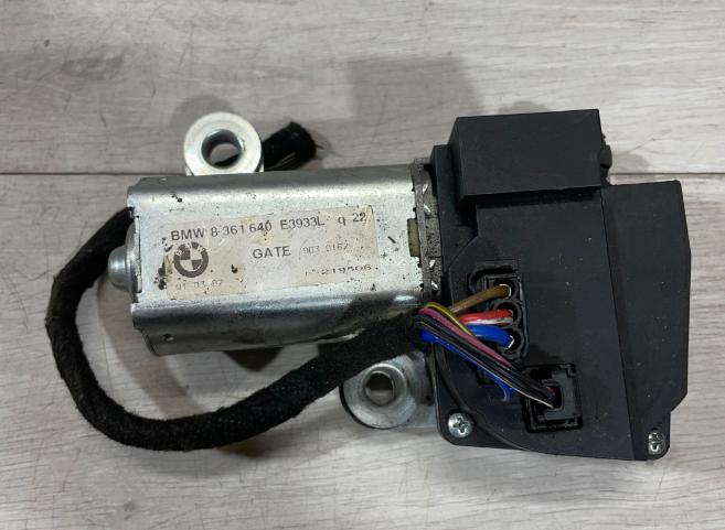 BMW 5 E39 1996-2003 sedan 3.0 D diesel 142 kW 2002  Motorček stieračov zadný 8361640