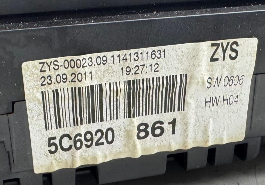 Volkswagen Jetta VI 2010-2018 sedan Prístrojová doska 5C6920861