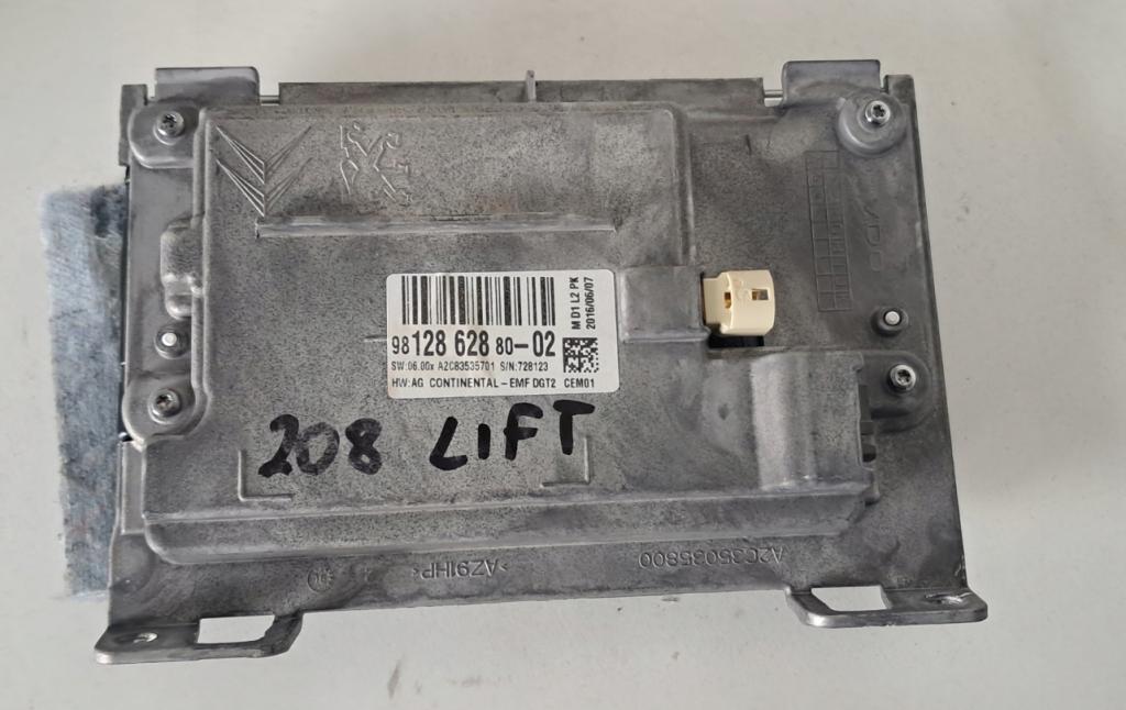 Peugeot 208 I 2012-2019 hatchback 1.6 HDI diesel MT 68 kW 2015  Displej 9812862880