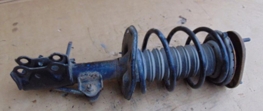 TOYOTA AURIS II Kombi 2017 73 kW 1.8 Hybrid (ZWE186_) 1798 Tlmič pravy predný ZE 