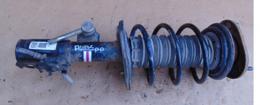 TOYOTA AURIS II Kombi 2017 73 kW 1.8 Hybrid (ZWE186_) 1798 Tlmič pravy predný ZE