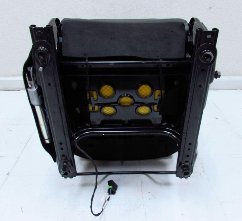 Renault Kangoo II 2008- minivan 1.5 DCI diesel 50 kW 2008 Sedadlo predné pravé