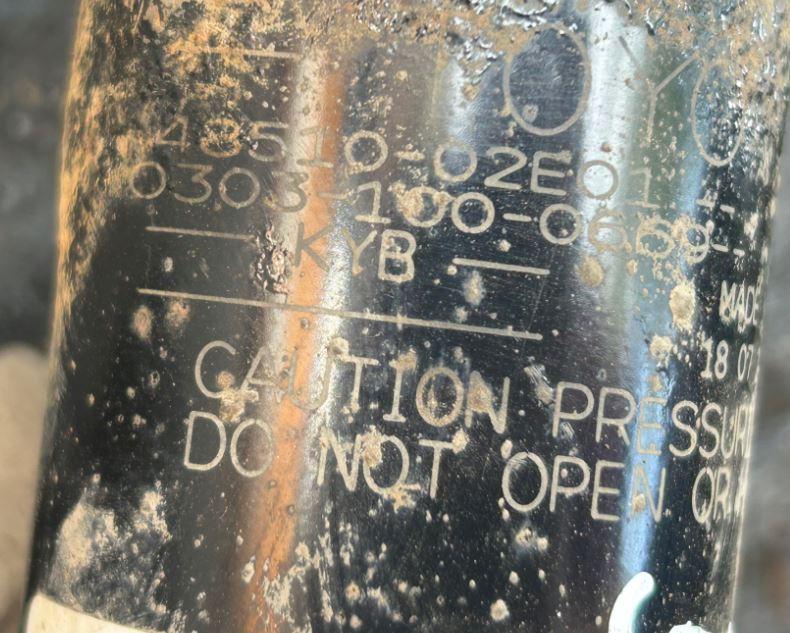 TOYOTA AURIS Kombi (_E18_) 2013 - 2018    1.8 Hybrid (ZWE186_) 73 kW [99 KM] Hybryda silnik benzynowy / elektryczny 2013 - 2018  Tlmič pravy predný