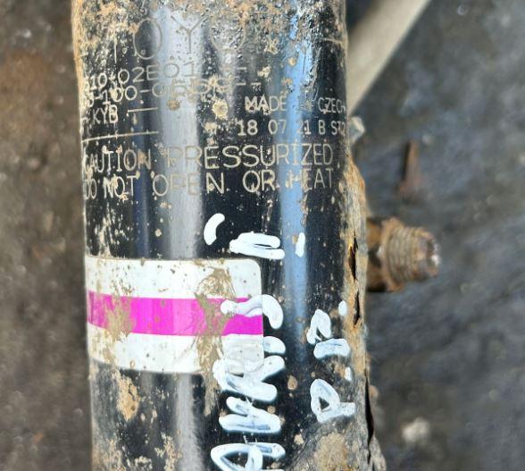 TOYOTA AURIS Kombi (_E18_) 2013 - 2018    1.8 Hybrid (ZWE186_) 73 kW [99 KM] Hybryda silnik benzynowy / elektryczny 2013 - 2018  Tlmič pravy predný