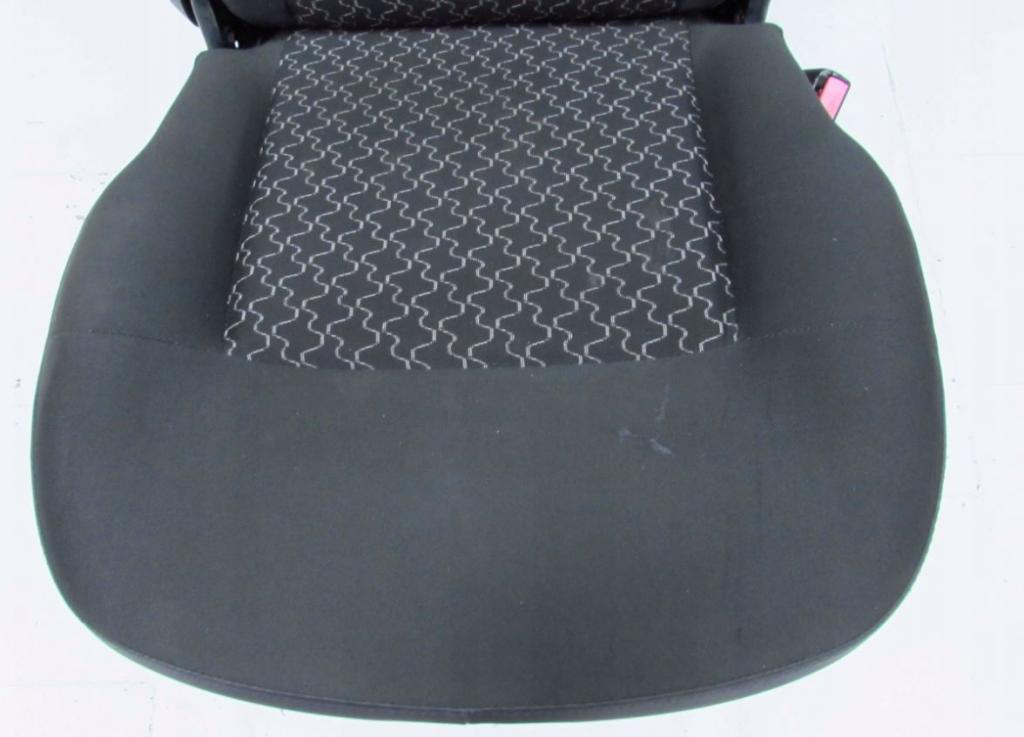 Renault Kangoo II 2008- minivan 1.5 DCI diesel 50 kW 2008 Sedadlo predné pravé