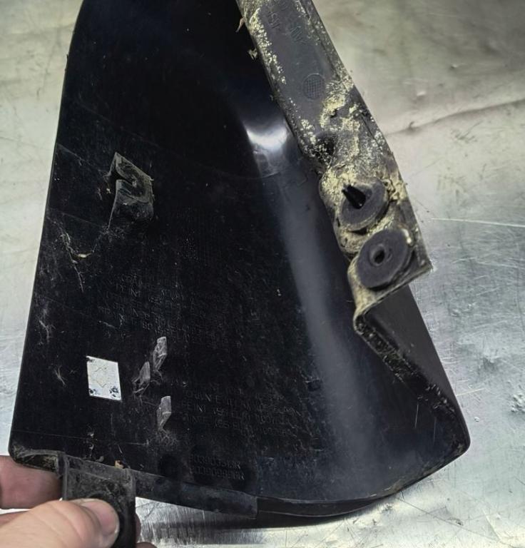 Renault Trafic III 2014- hatchback 2.0 DCI diesel MT 107 kW 2021  Kryt nárazníka zadný pravý 93868902