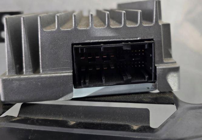 BMW 3 F30 2011-2018 sedan 2.0 16v petrol AT 135 kW 2012  Zosilňovač 307269497