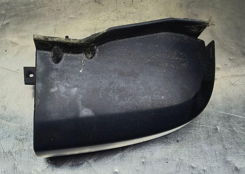 Renault Trafic III 2014- hatchback 2.0 DCI diesel MT 107 kW 2021  Kryt nárazníka zadný pravý 93868902