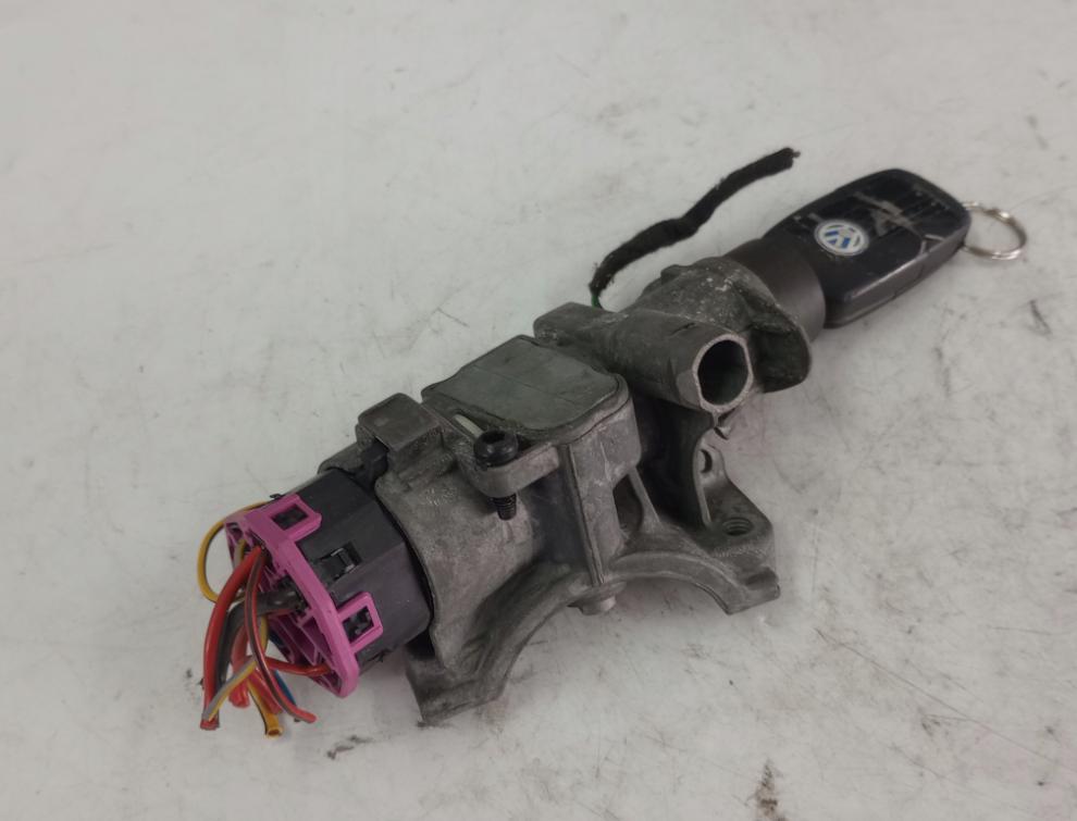 Volkswagen Passat B5 1995-2005 combi 2.5 TDI V6 diesel MT 110 kW 2001  Spínacia skrinka 4B0905851