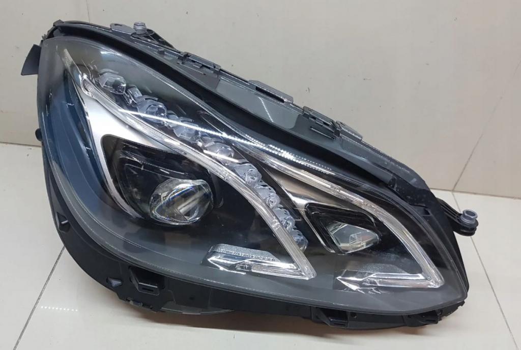 Mercedes E W212 2009-2016 sedan 2.2 CDI diesel AT 100 kW 2013  Svetlo predné pravé A2128202439KZ