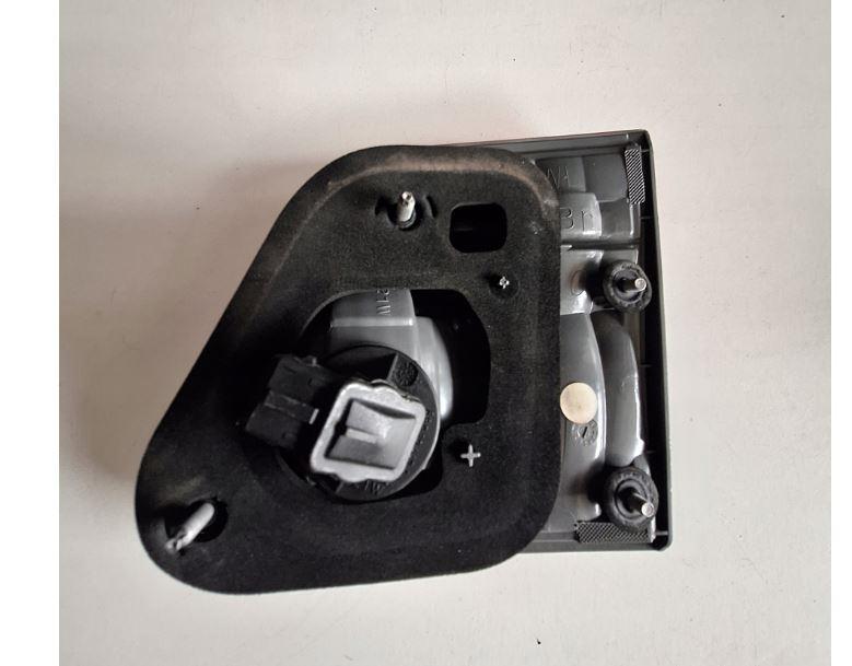 Toyota Avensis III T27 2009-2018 combi 2.0 D4D diesel MT 93 kW 2011  Svetlo zadné ľavé 81590-05110 89032447A