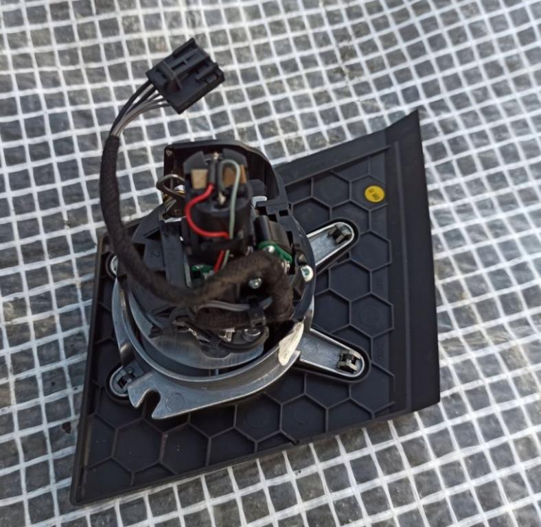 Audi A8 D3 2002-2009 sedan 4.2 TDI V8 diesel AT 240 kW 2006  Reproduktor  lavy BANG OLUFSEN 4E0035361