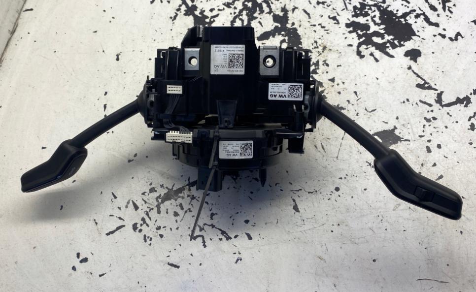 Volkswagen Passat B8 2014- Prepínacie páčky pod volantom 3Q0953521DJ 5Q0953569A